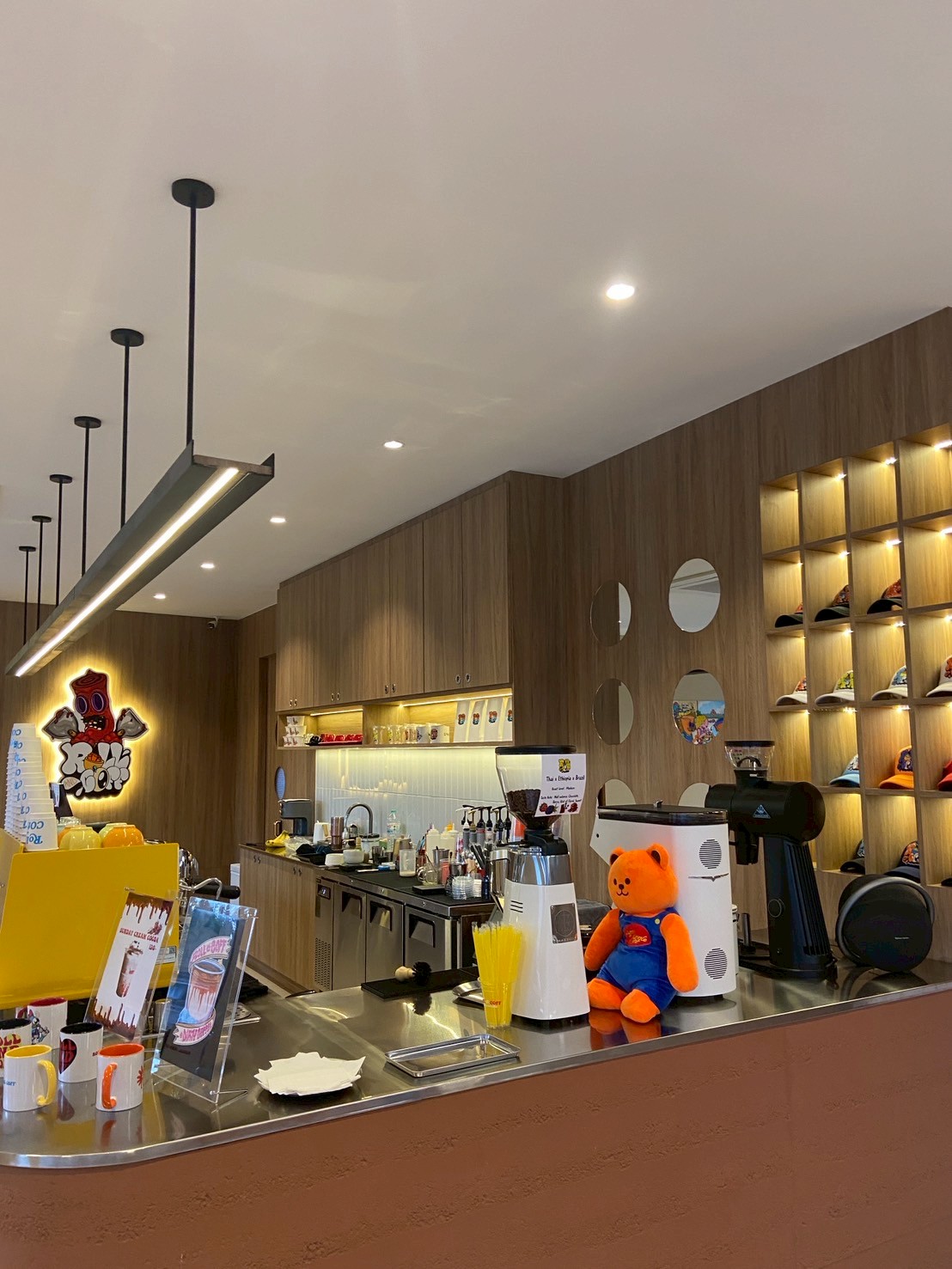 Roll and Coff Cafe